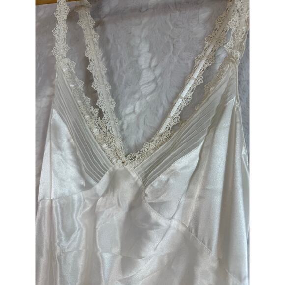 VTG Eileen West Romantic Lace Trim Satin Chemise Nightgown Slip Bridal White L - Picture 9 of 13